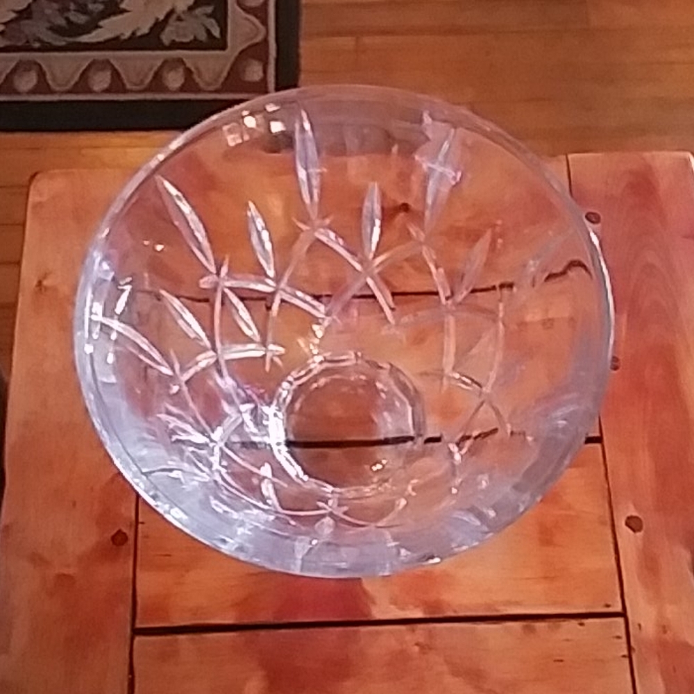 Beautiful heavy lead crystal large bowl